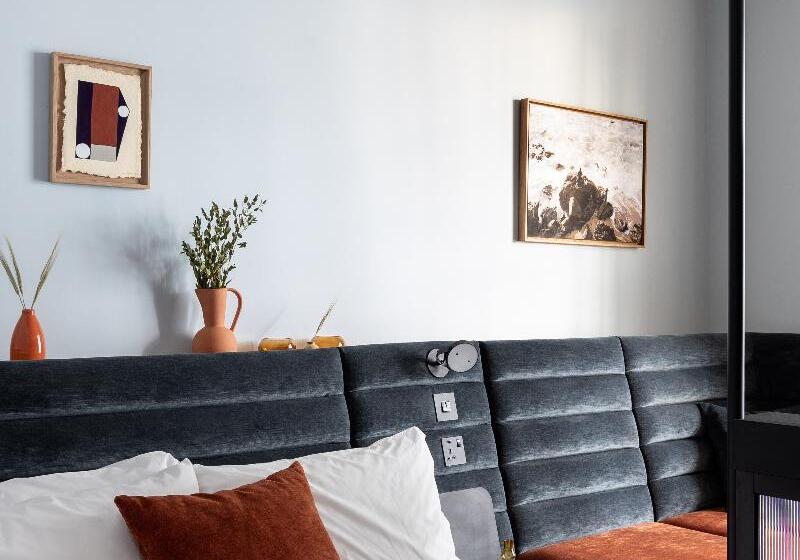 חדר סטודיו סטנדרד, Beckett Locke