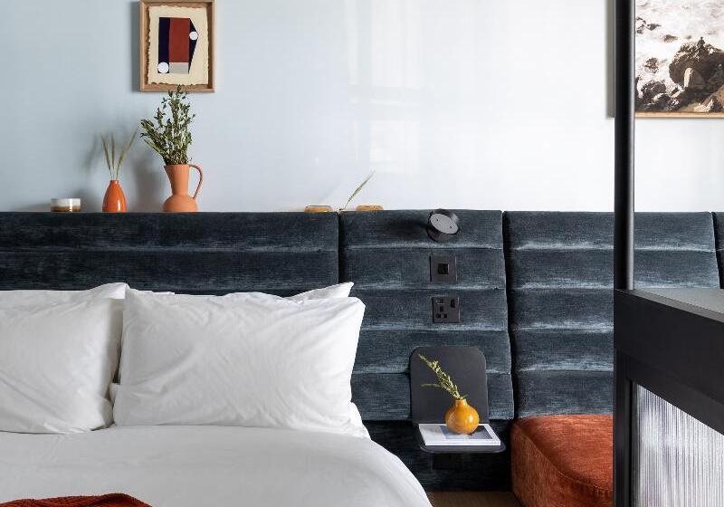 חדר סטודיו סטנדרד, Beckett Locke