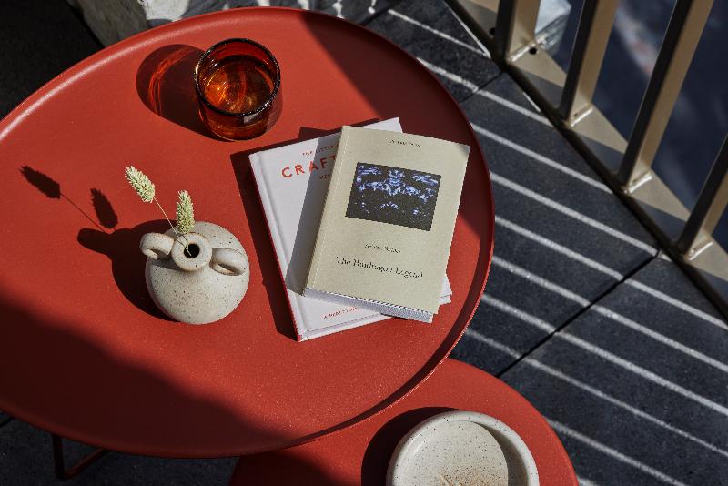 סוויטת 2 חדרי שינה, Beckett Locke