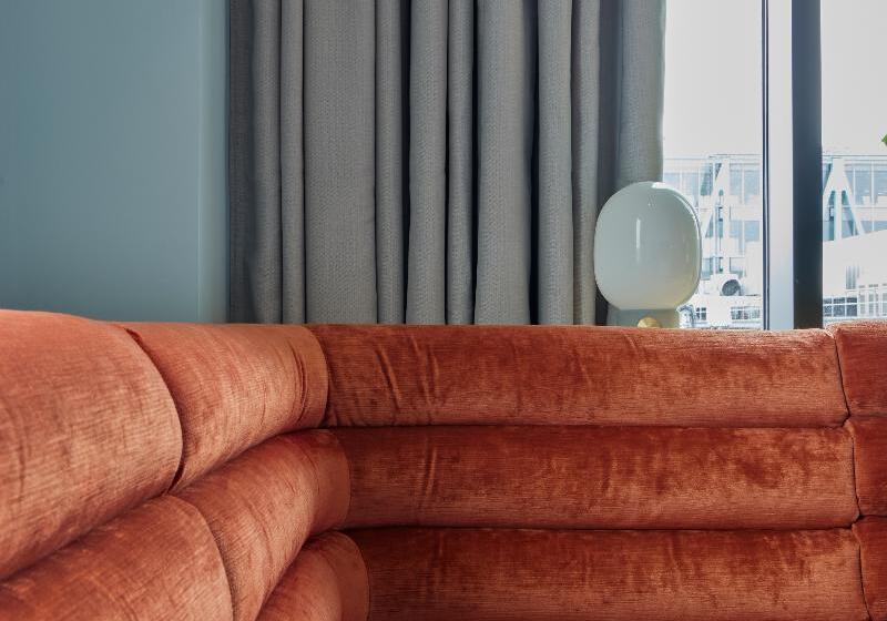 סוויטת 2 חדרי שינה, Beckett Locke