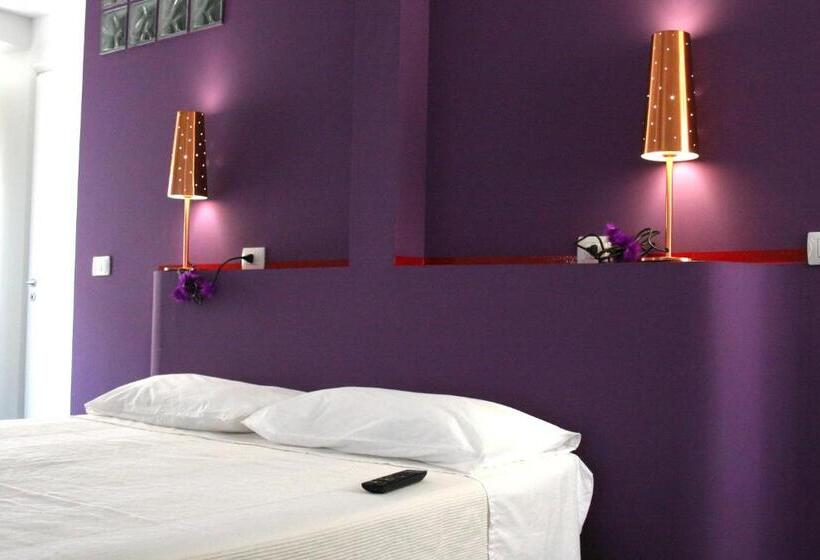 غرفة قياسية ثلاثية, Bad B&b And Design