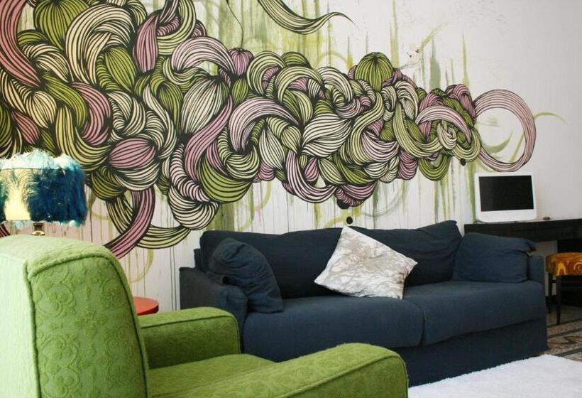 غرفة قياسية ثلاثية, Bad B&b And Design