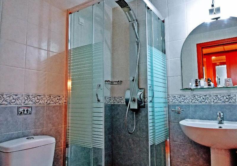 标准三人间, Ambassador Hotel Thessaloniki