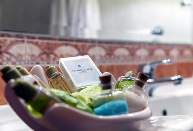 חדר סטנדרט לשלושה, Ambassador Hotel Thessaloniki