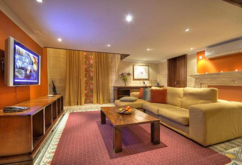 سوییت سوپریور, Ax Palazzo Capua