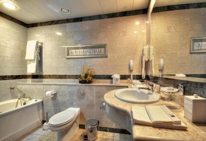 سوییت سوپریور, Ax Palazzo Capua