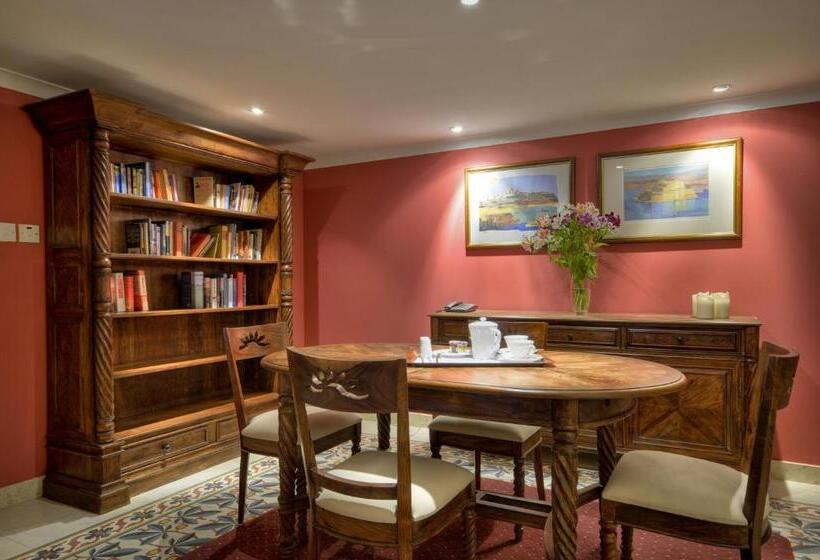 ویلای 1 خوابه, Ax Palazzo Capua