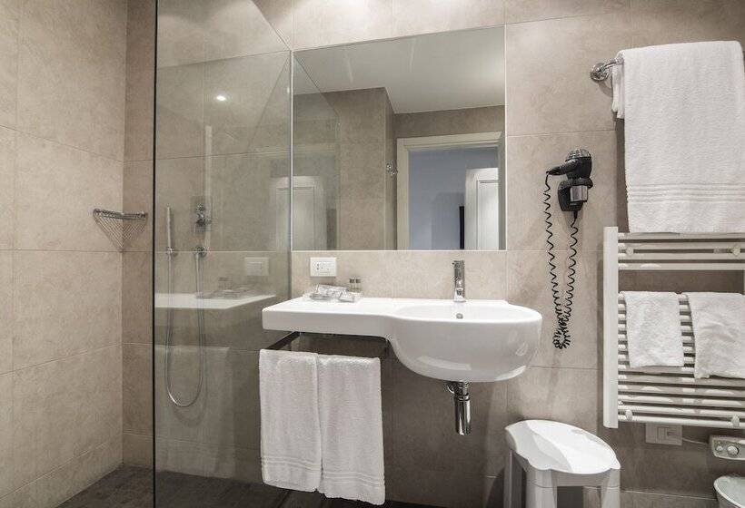 اتاق استاندارد سه نفره, Capolago