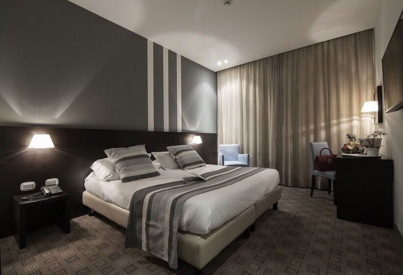 اتاق استاندارد سه نفره, Capolago