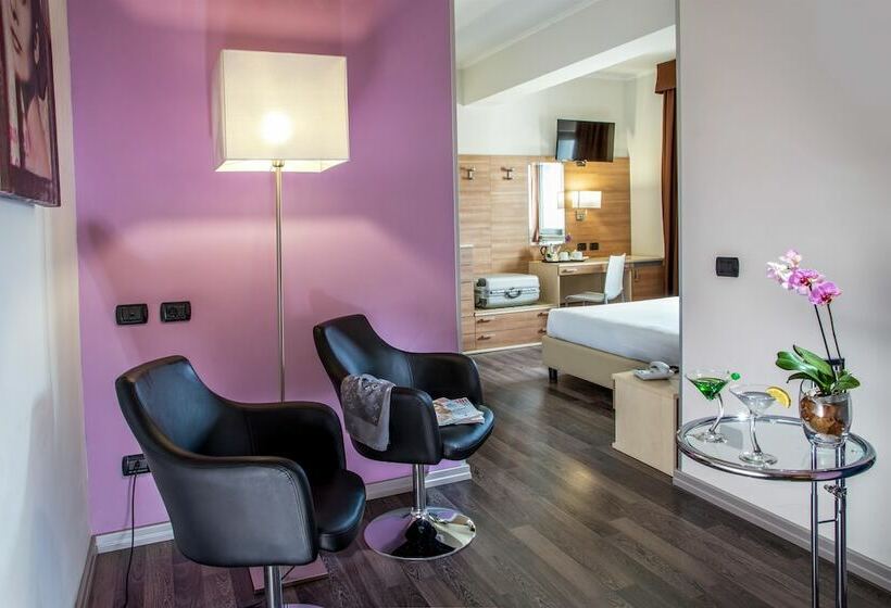 Camera Executive, Domidea