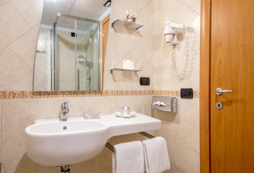 Tripla Executive, Domidea