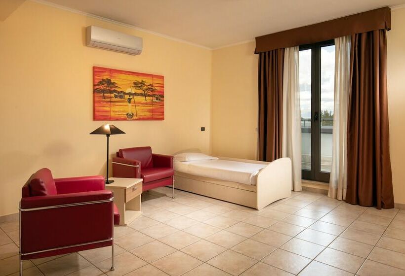 Camera Tripla Standard, Domidea