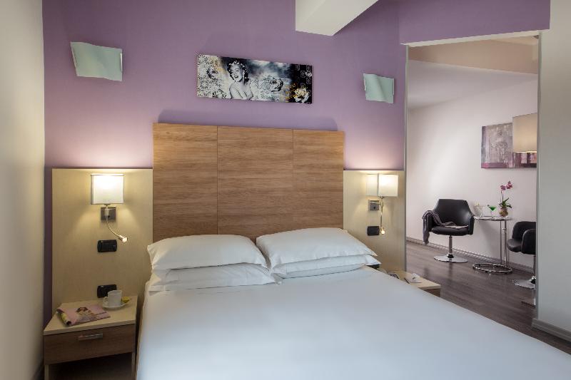 Camera Standard, Domidea