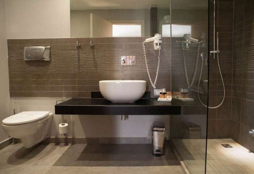 高级大房间, Ferro