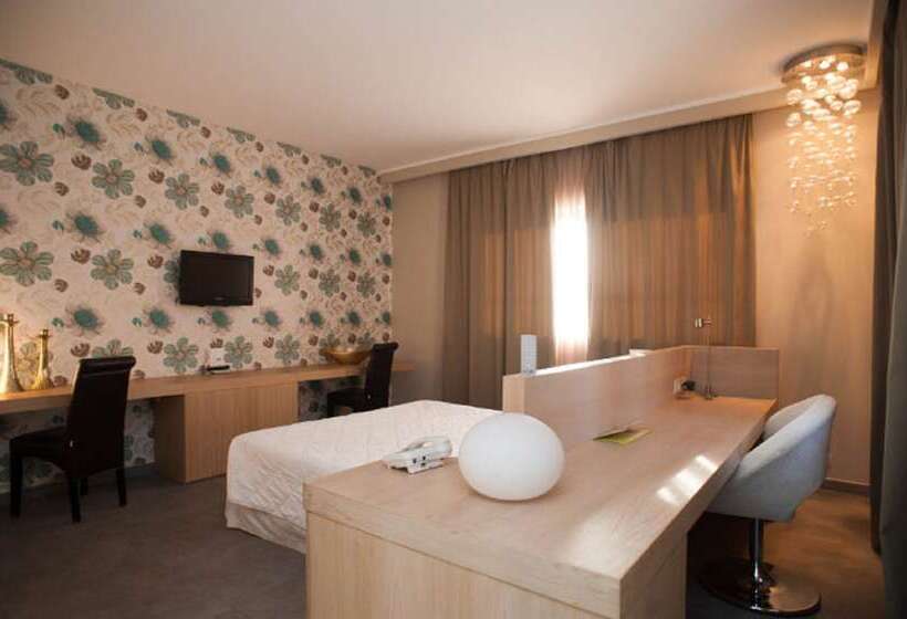 高级大房间, Ferro