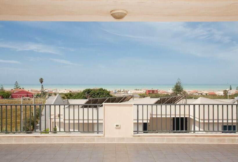 غرفة قياسية ثلاثية, Gh Baraka Village