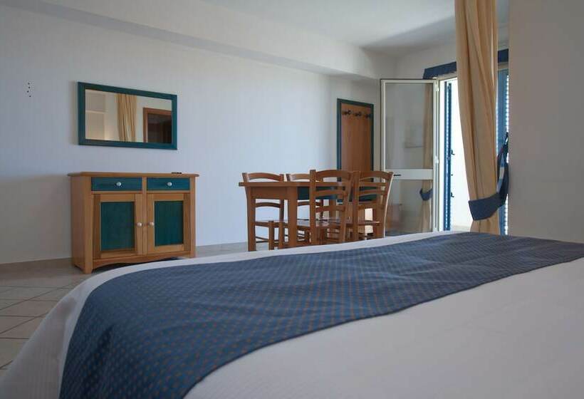 غرفة قياسية ثلاثية, Gh Baraka Village