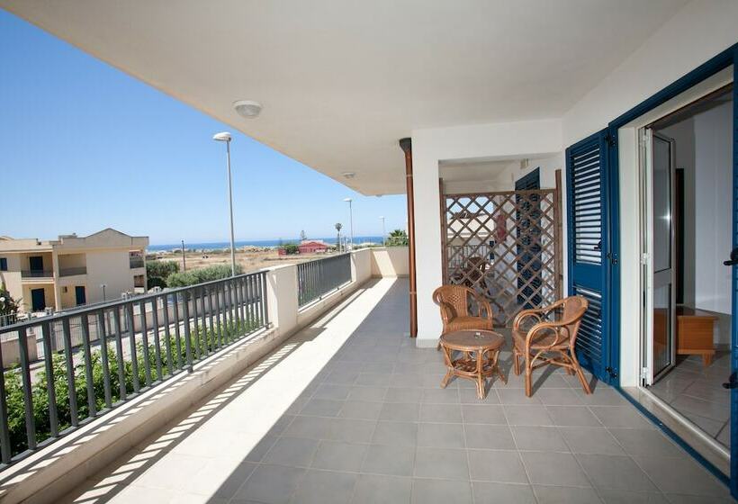 غرفة قياسية ثلاثية, Gh Baraka Village