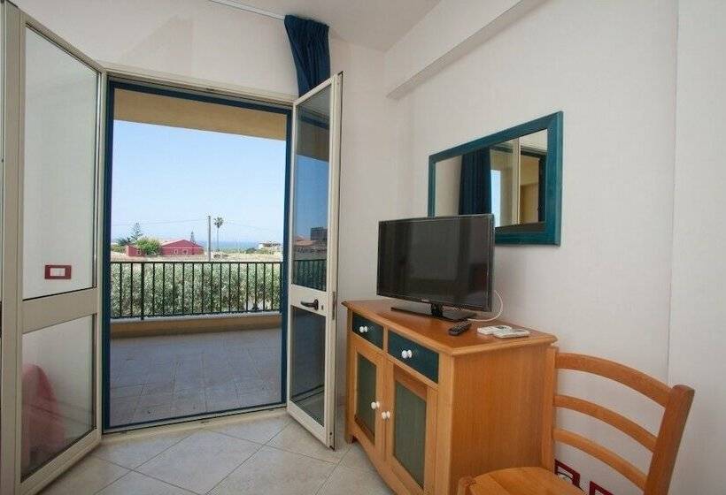 غرفة قياسية ثلاثية, Gh Baraka Village