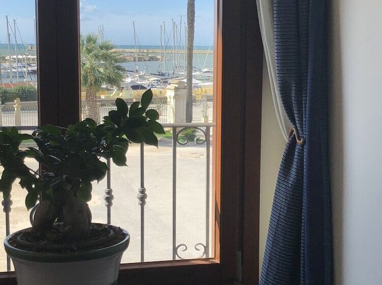 Номер Superior Вид на Море, Grand Hotel Palace