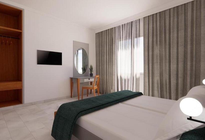 סוויטת ג'וניור עם מרפסת, Chrispy Beach Resort, Agia Marina