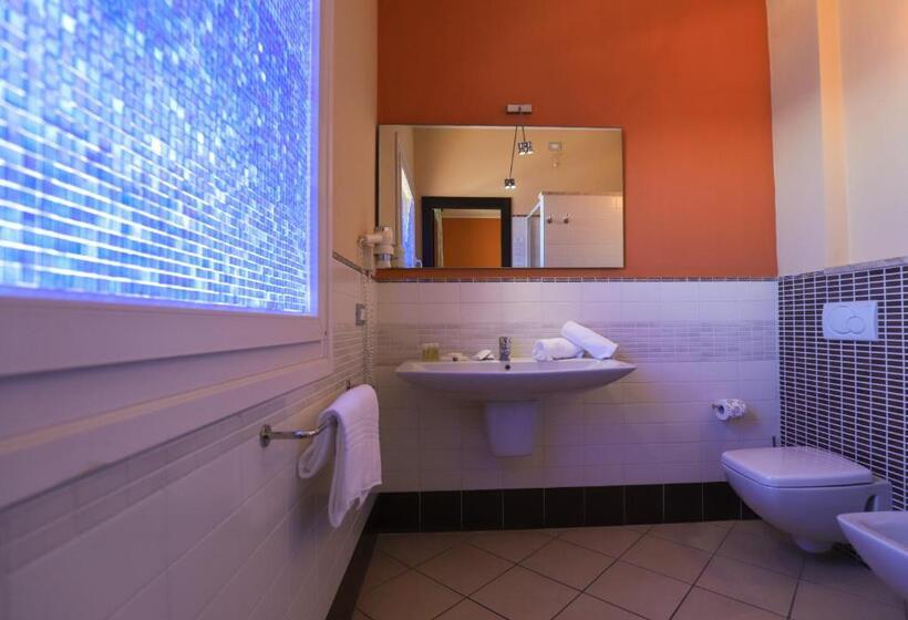 Трехместный Номер Классика, Janus