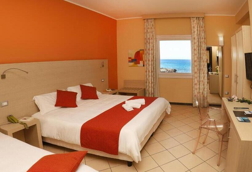 Трехместный Номер Классика, Janus