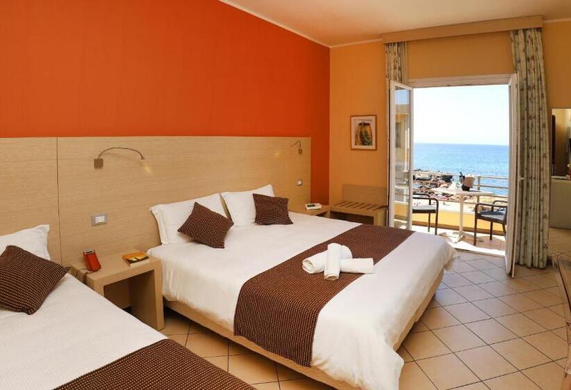 Triple Room Sea View, Janus