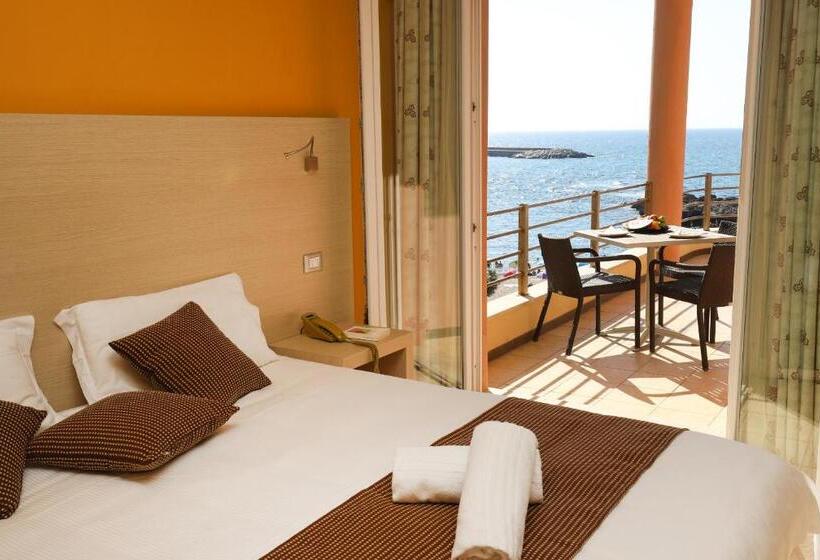 Номер Стандарт Вид на Море с Балконом, Janus