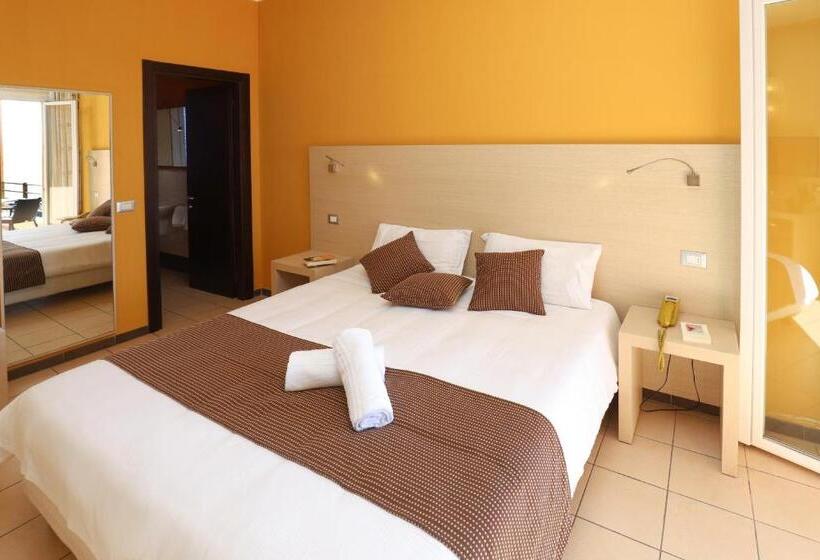 Номер Стандарт Вид на Море с Балконом, Janus