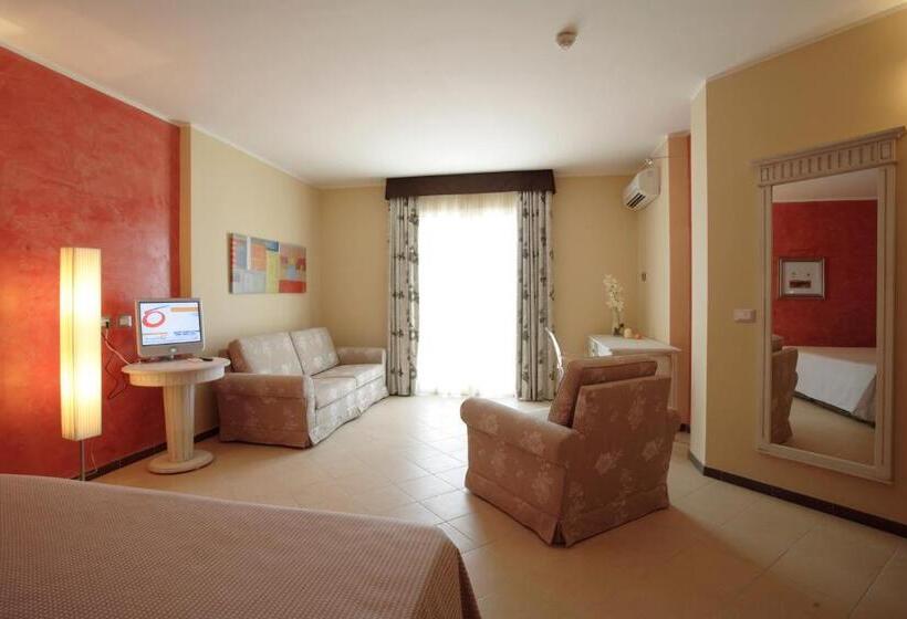 Полулюкс Вид на Море, Janus