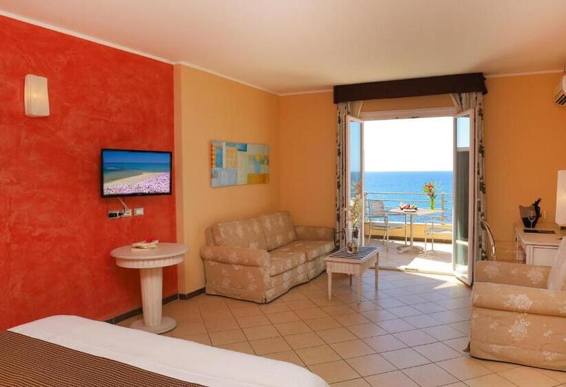 Полулюкс Вид на Море, Janus