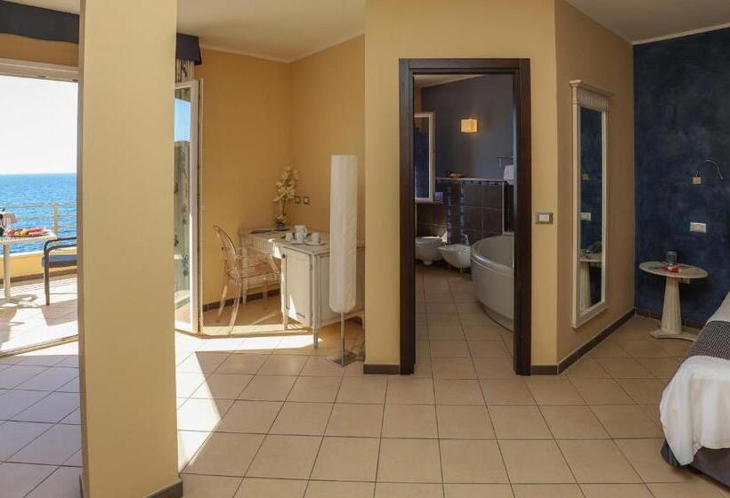 Полулюкс с Видом, Janus