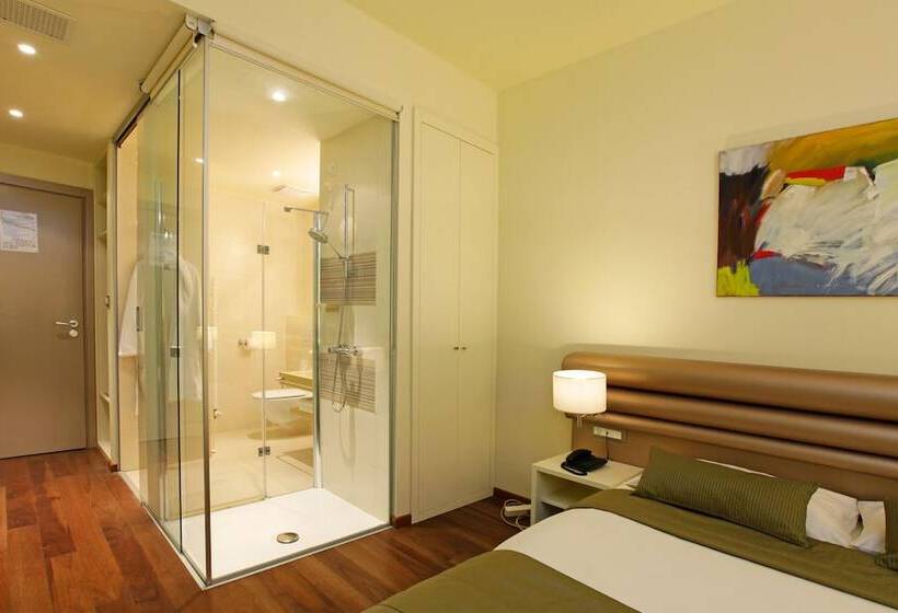 חדר משפחתי, Korkyra