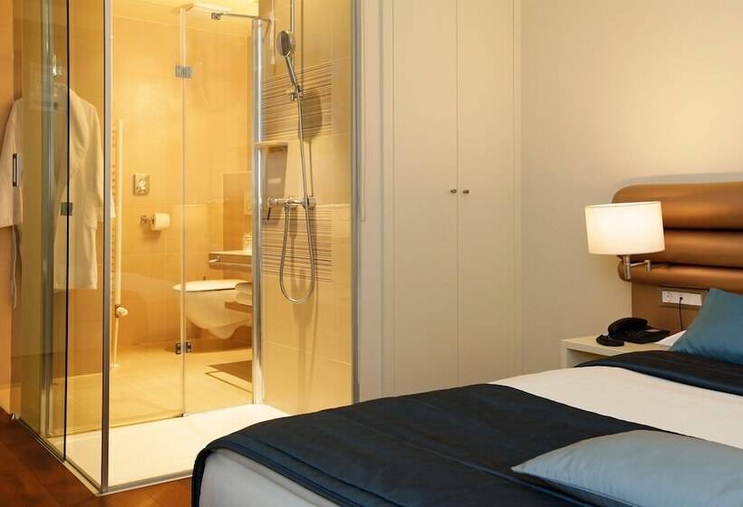 חדר משפחתי, Korkyra