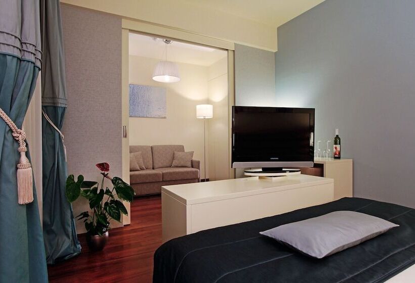 חדר משפחתי, Korkyra