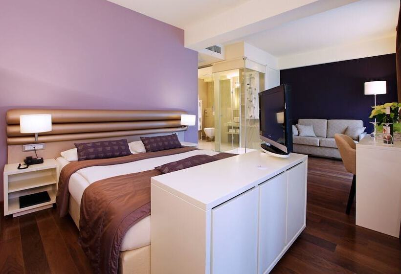 חדר משפחתי, Korkyra