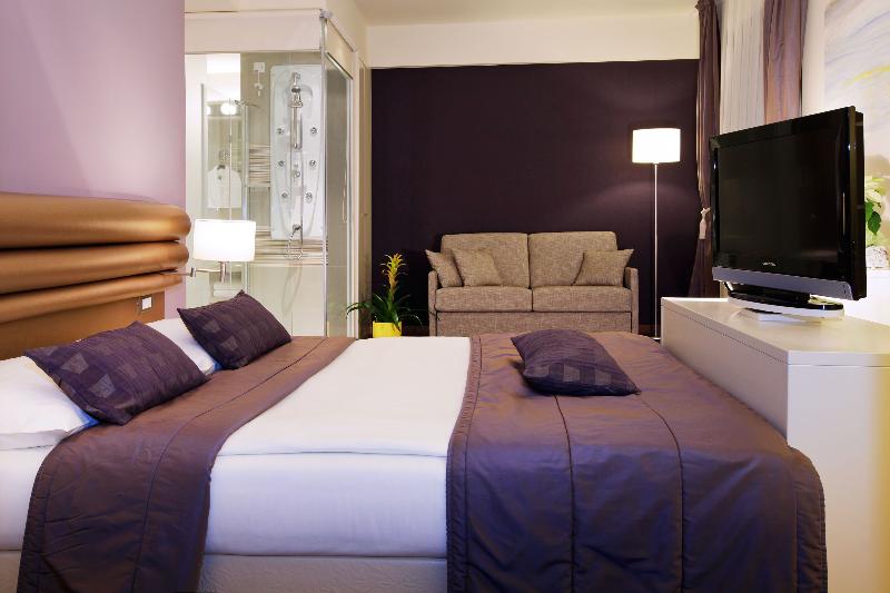 חדר משפחתי, Korkyra