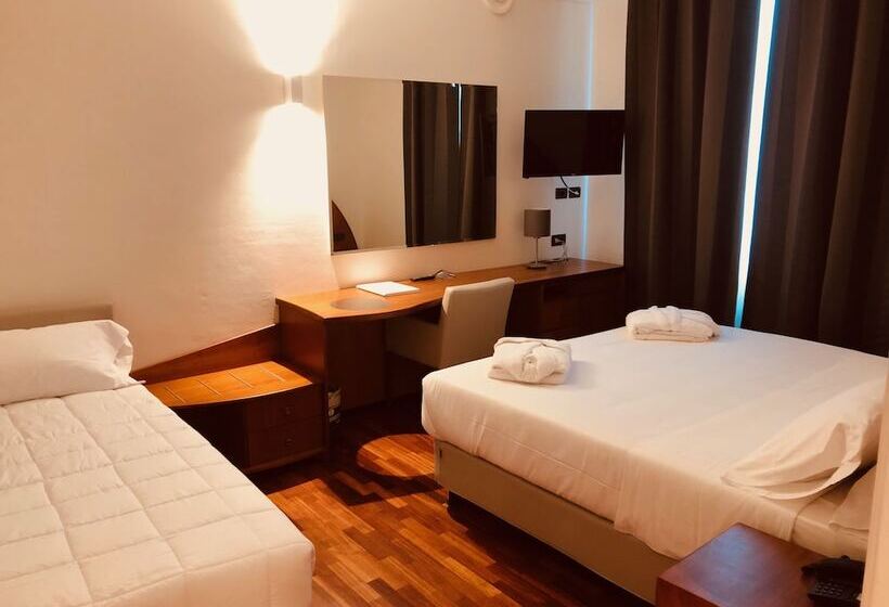 חדר סטנדרט לשלושה, Kursaal