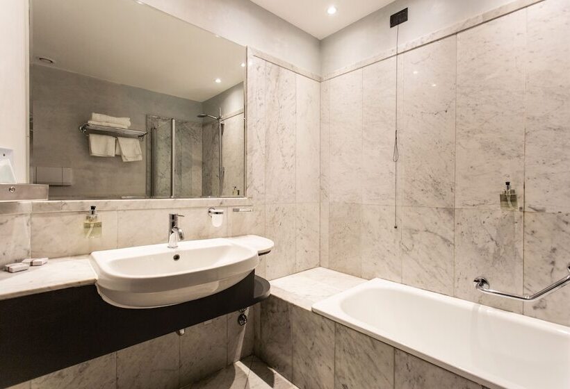 סוויטת ג'וניור נוף לים, Kursaal