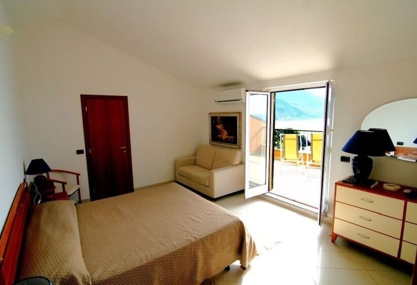 غرفة قياسية مطلّة علي البحر مزوَّدة بشُرفة, Leopold