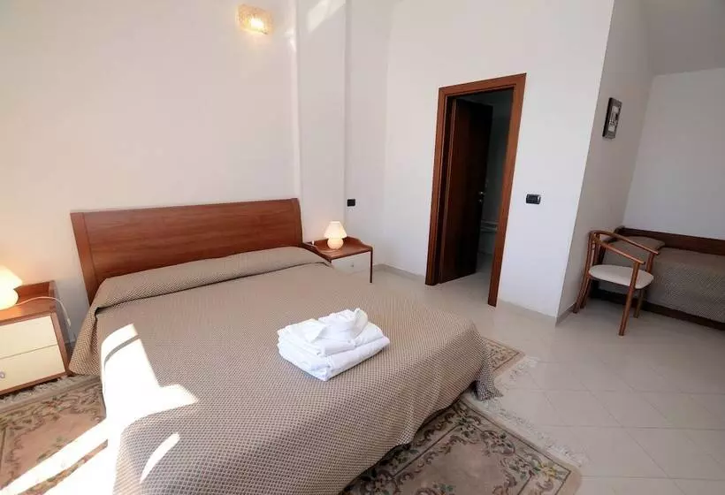 Triple Room Sea View, Leopold