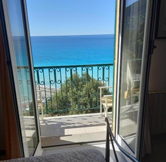 Triple Room Sea View, Leopold