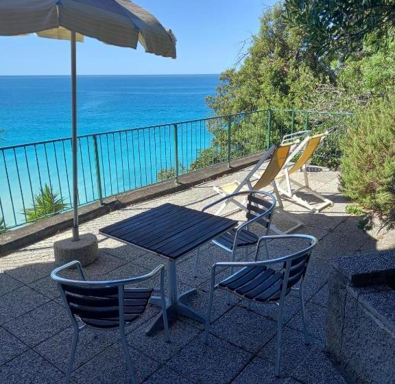 Triple Room Sea View, Leopold