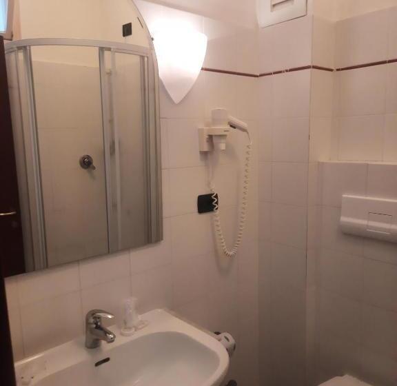 Triple Room Sea View, Leopold