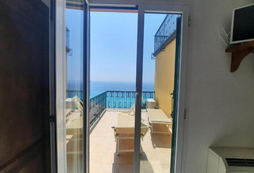 غرفة ديلوكس, Leopold