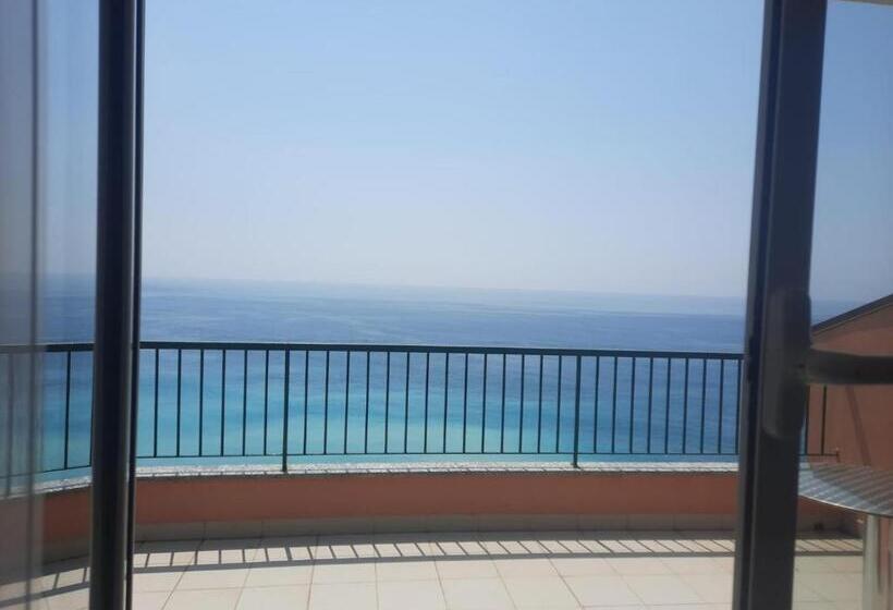 غرفة ديلوكس ثلاثية, Leopold