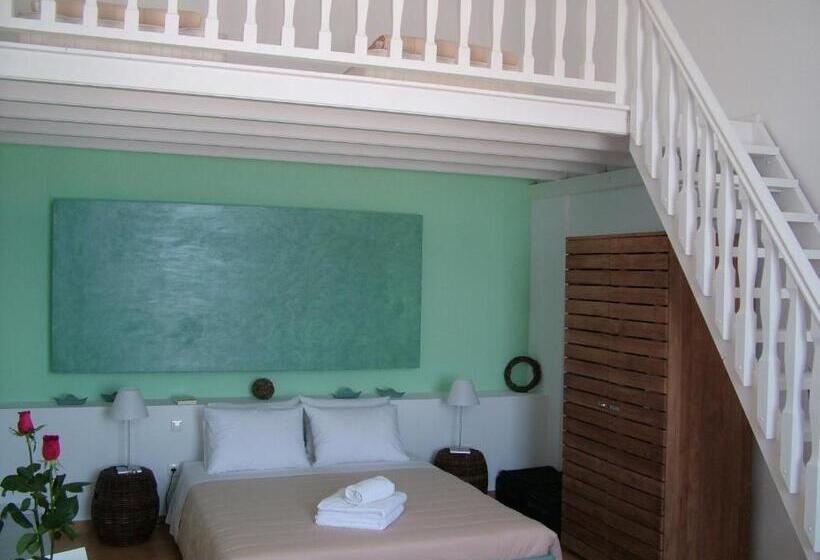 패밀리 스위트, Manos Small World