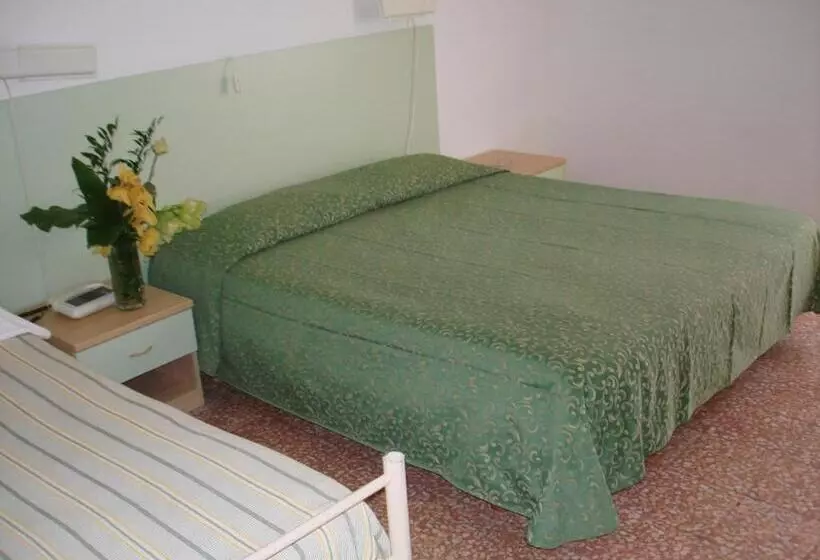اتاق استاندارد سه نفره, Mignon