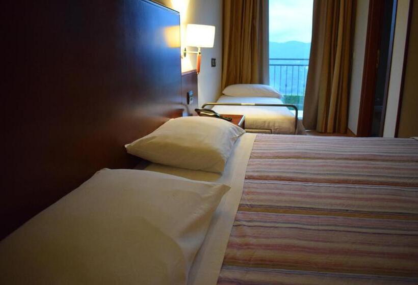 غرفة قياسية ثلاثية, Palace Savuto